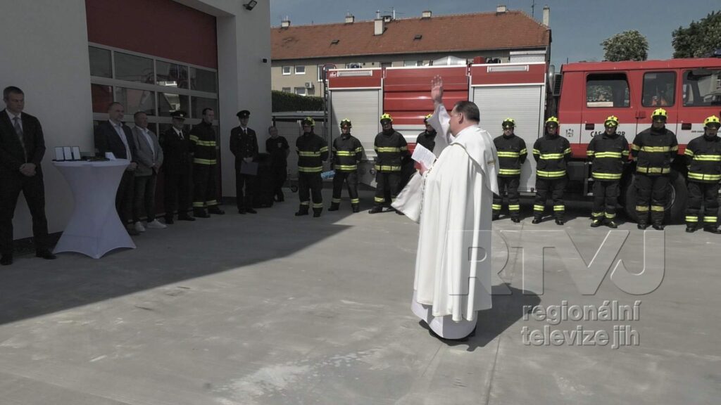 Slavnostní otevření nové hasičské zbrojnice v Tvrdonicích přilákalo spoustu diváků, foto 10