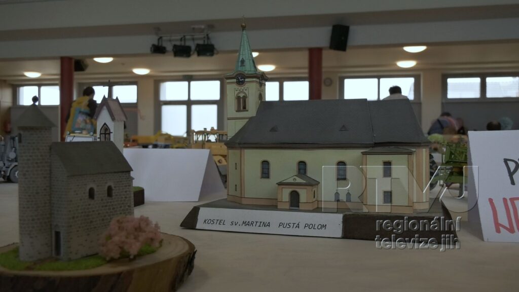 Modelářský kroužek z Moravské Nové Vsi představil unikátní model obce ze 13.století, foto 11