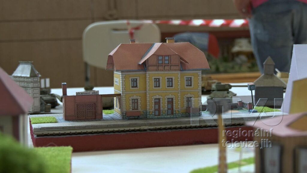 Modelářský kroužek z Moravské Nové Vsi představil unikátní model obce ze 13.století, foto 12