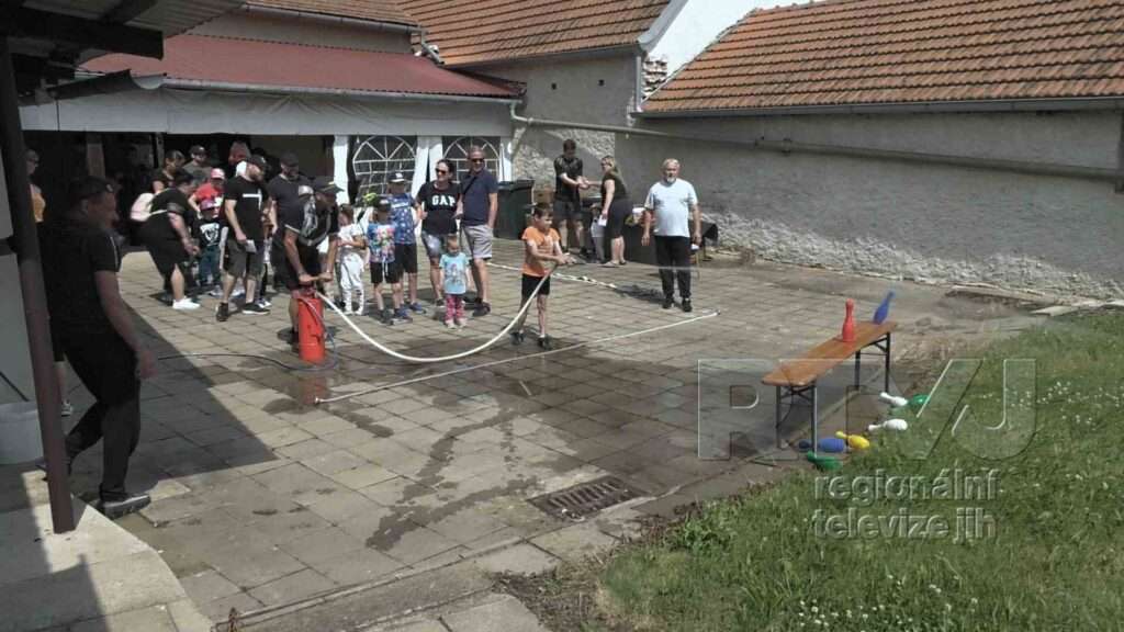 V Bulharech slavili Dětský den mezi kapkami deště, foto 02