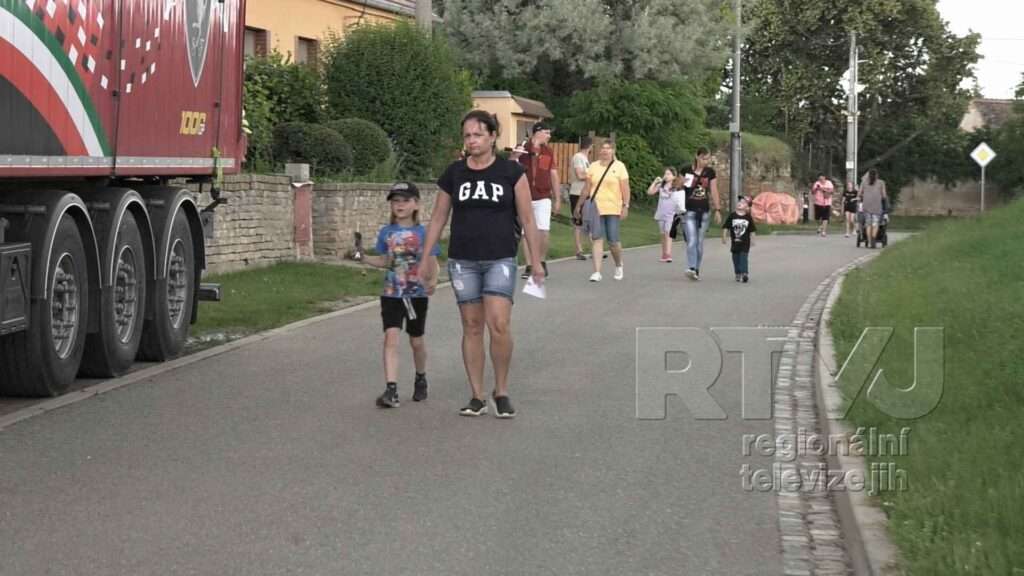 V Bulharech slavili Dětský den mezi kapkami deště, foto 04