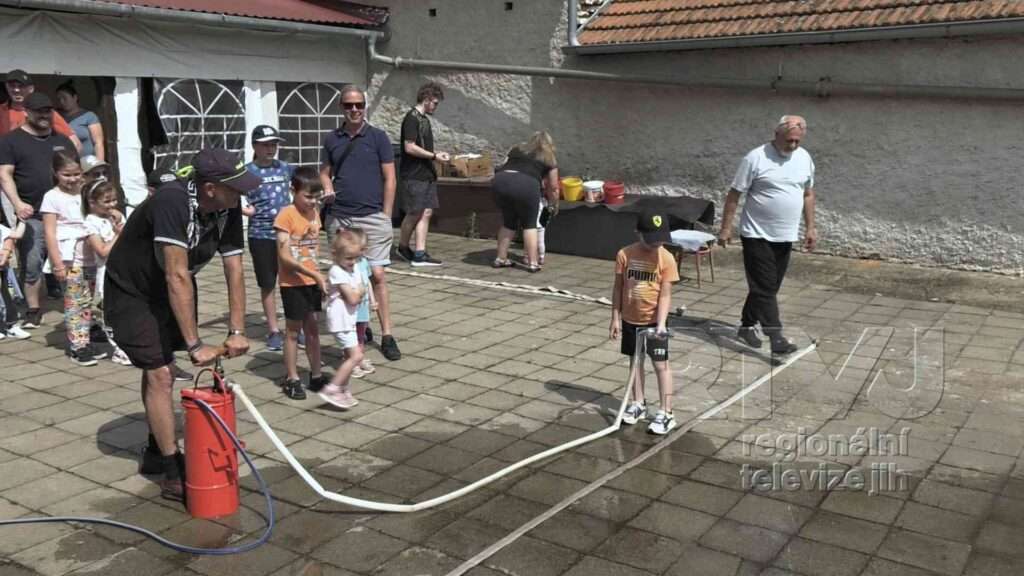 V Bulharech slavili Dětský den mezi kapkami deště, foto 10