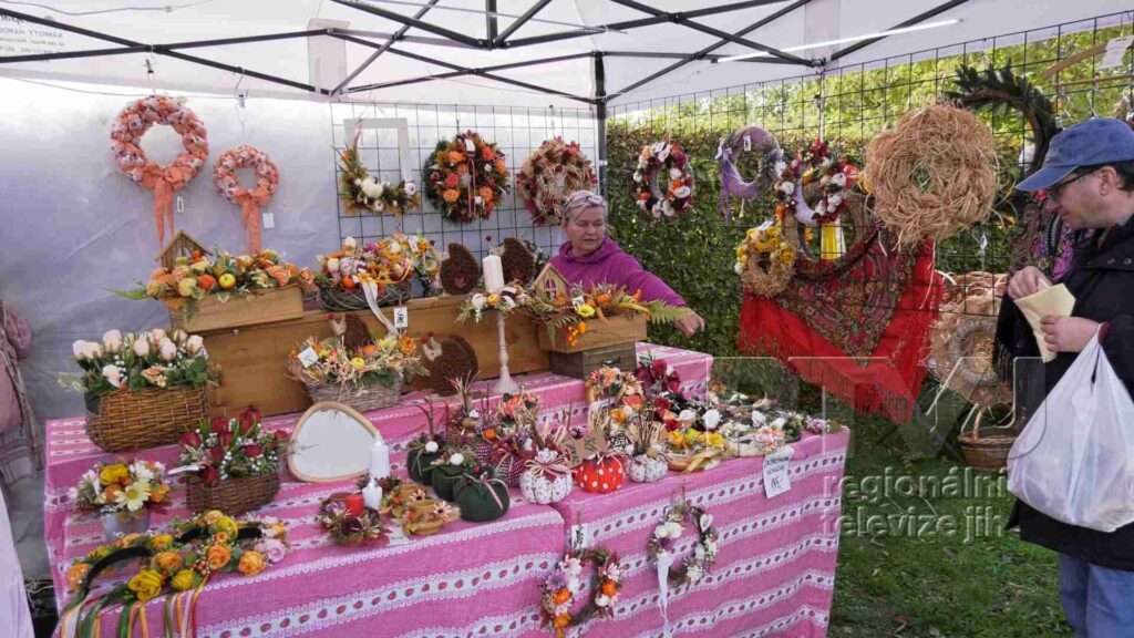 Podzimní radovánky s vínem na kolonádě v Lednici, foto 06