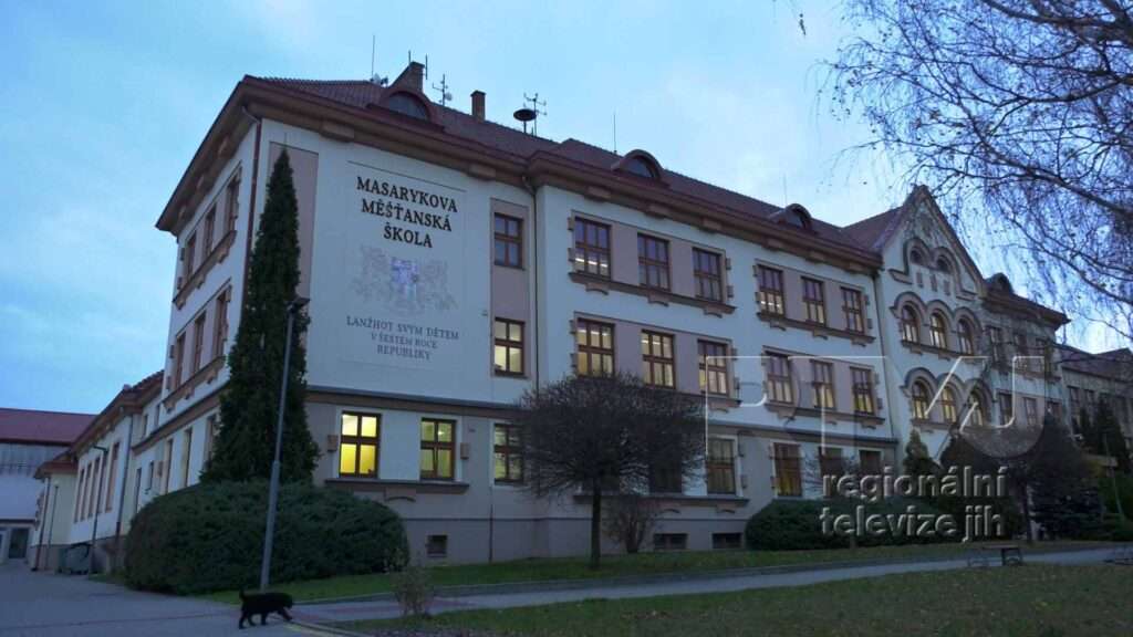 Kalendář není lhář, my to, školo, víme a tvoje 100-té narozeniny oslavíme, foto 01