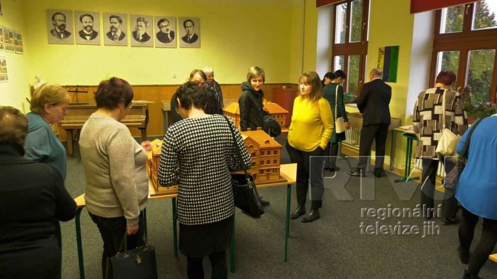 Kalendář není lhář, my to, školo, víme a tvoje 100-té narozeniny oslavíme, foto 03