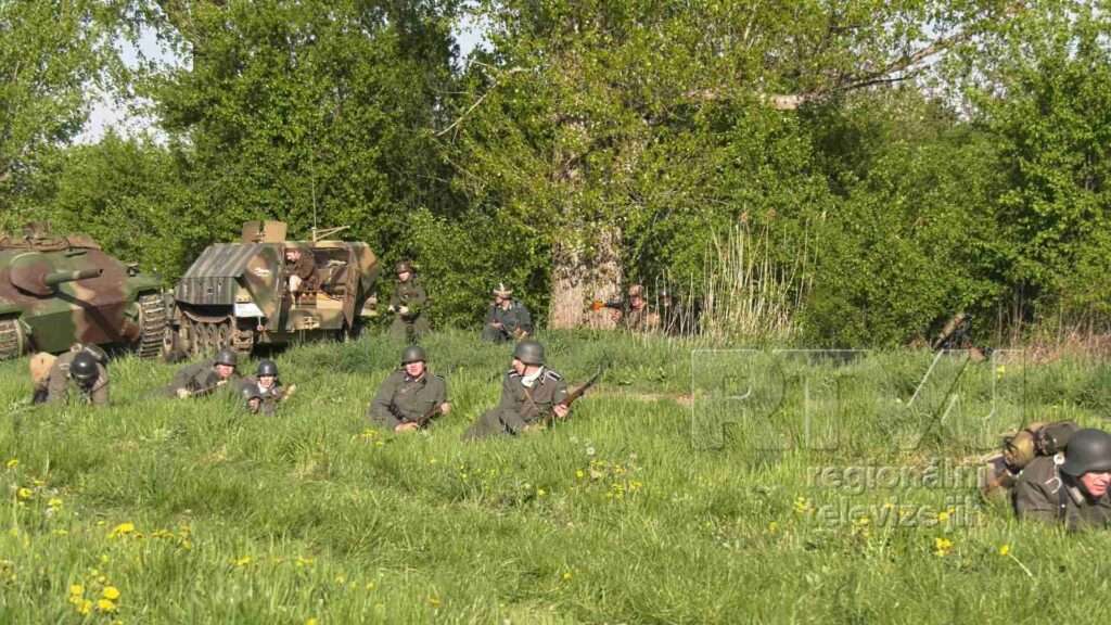 Osm desetiletí od konce války oslavili Hrušečtí stylově, foto 09