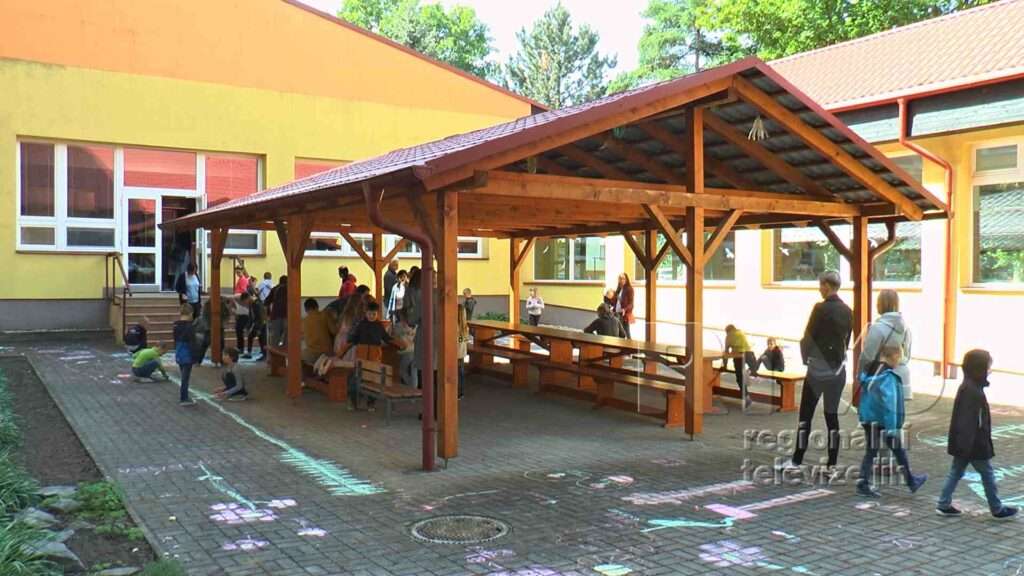 Základní škola ve Velkých Bílovicích slaví 40 let, foto 01