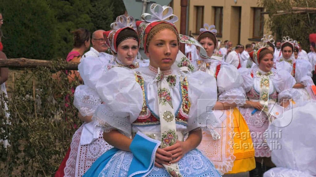 Maškary v Jamě: Milujem a verbujem!, foto 03