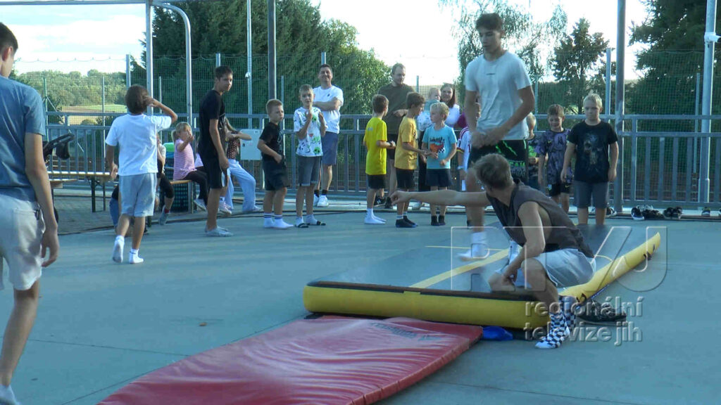 Starý Poddvorov ovládla adrenalinová parkourová show, foto 04