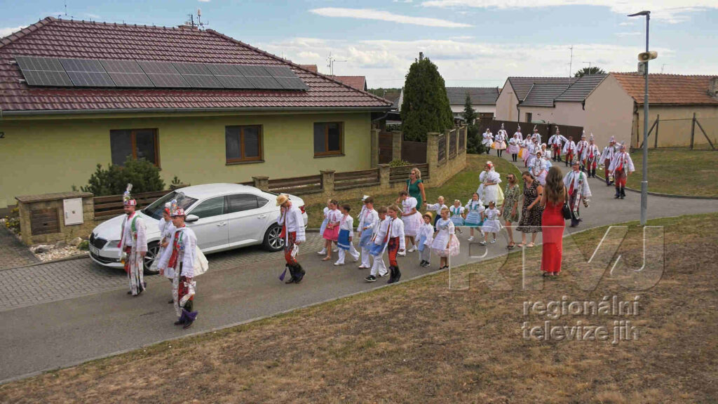 Maškary v Jamě: Milujem a verbujem!, foto 05