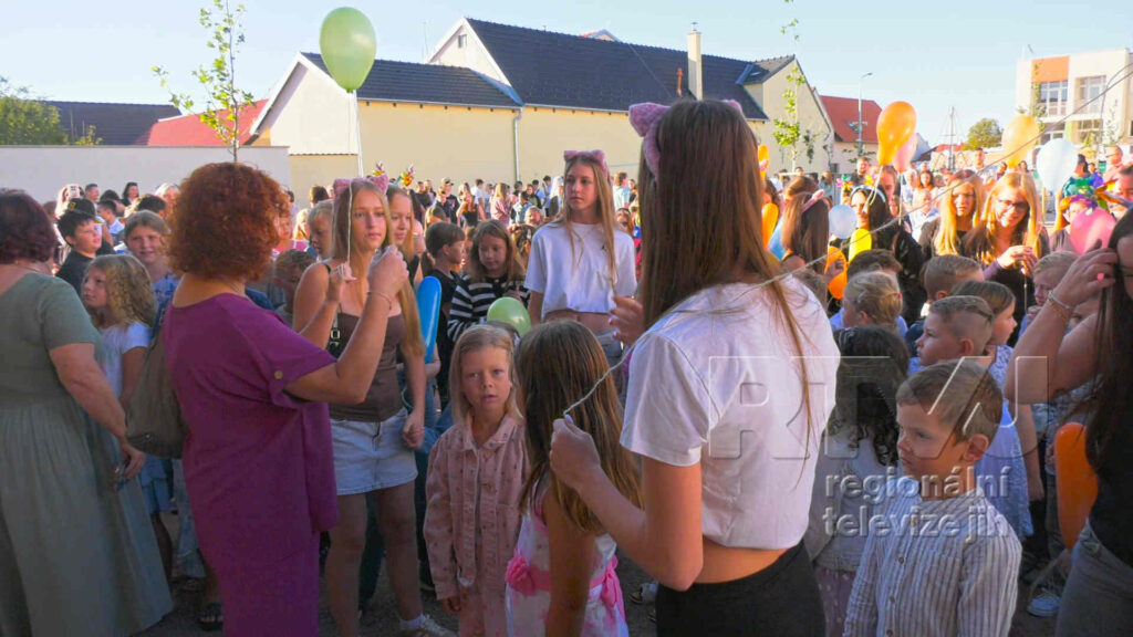 V Moravské Nové Vsi zahájili školní rok v nově zrekonstruovaném areálu u Sokolovny, foto 06