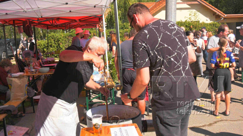 Rozloučení s prázdninami v Otmarově nabídlo zábavu pro děti i gulášfest, foto 08