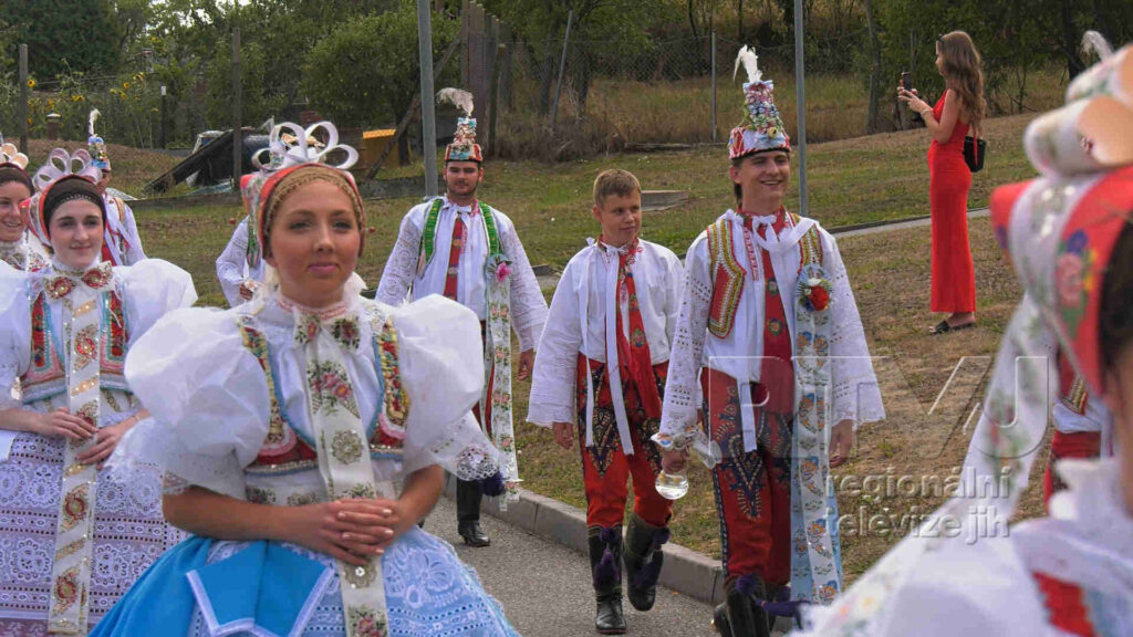 Maškary v Jamě: Milujem a verbujem!, foto 08