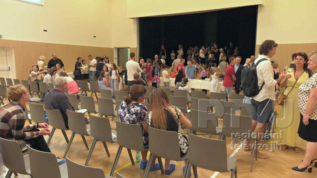 Chrlice mají novou multifunkční tělocvičnu. Sloužit bude sportu i kultuře, foto 09