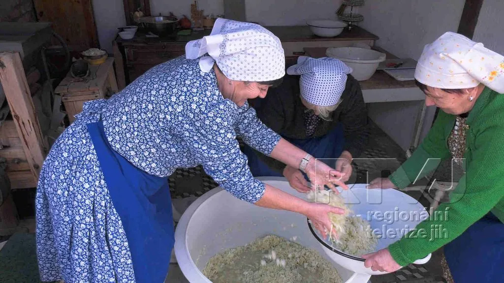 Tetičky z Kobylí našlapaly sto dvacet kilo zelí, foto 10