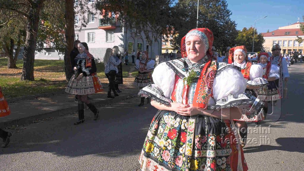 Krojovaný průvod přinesl do Dubňan tradice i veselí, foto 11