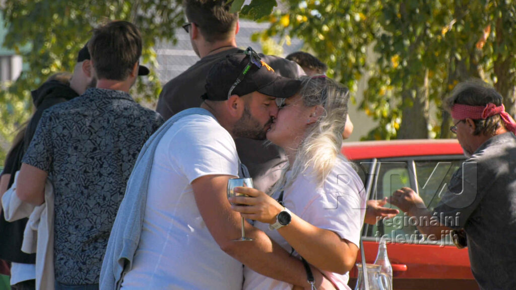 Tři trasy, tisíce turistů. Slováckými vinohrady se šlo už po osmačtyřicáté, foto 03