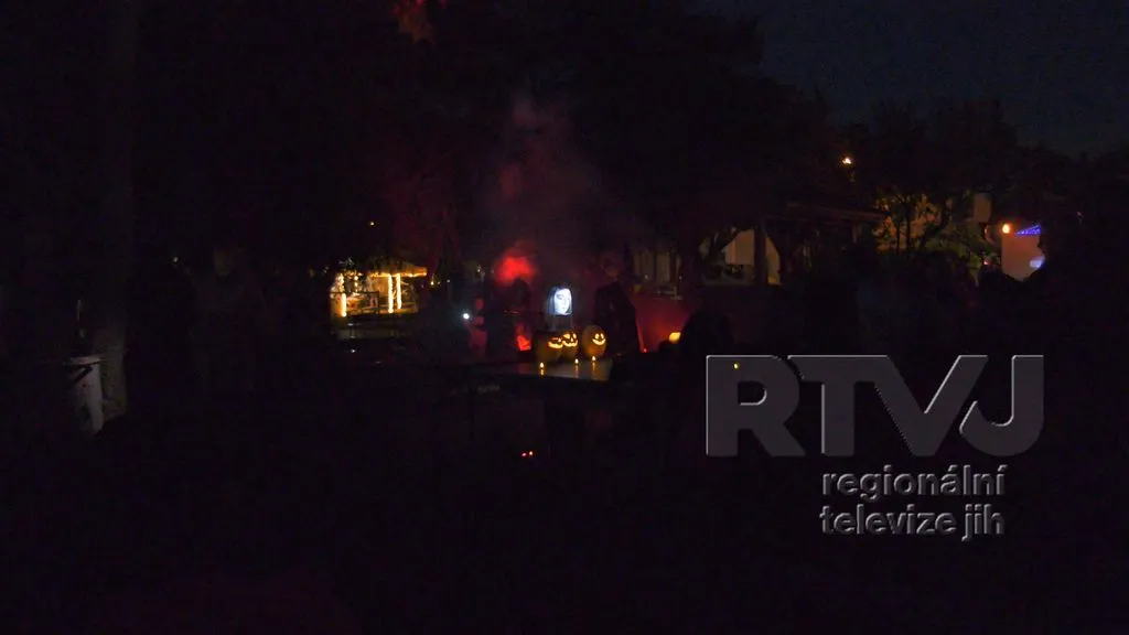 Strašidelný rybník v Hovoranech pobavil celé rodiny, foto 04
