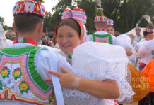 Svatý Václav přivezl do Břeclavi folklór, kapely i kolotoče
