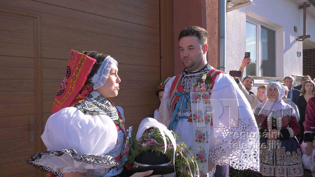 Krojovaný průvod přinesl do Dubňan tradice i veselí, foto 05