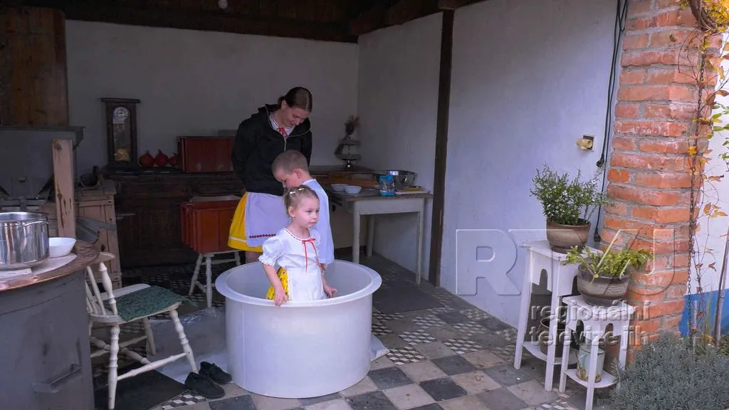 Tetičky z Kobylí našlapaly sto dvacet kilo zelí, foto 05