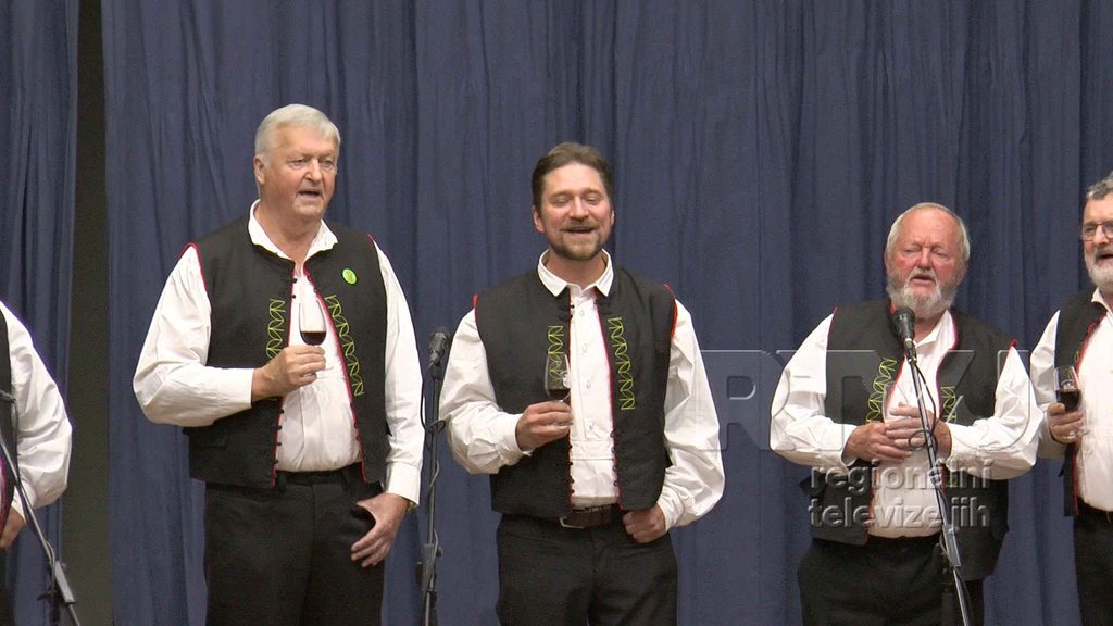 Předhodovní zpívání v Kosticích oslavilo 40 let mužského sboru, foto 06