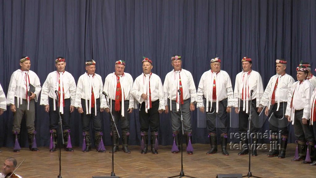 Předhodovní zpívání v Kosticích oslavilo 40 let mužského sboru, foto 07