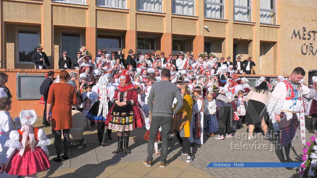 Krojovaný průvod přinesl do Dubňan tradice i veselí, foto 09