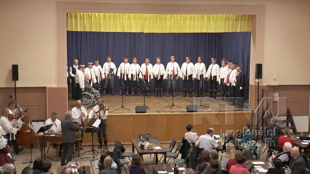 Předhodovní zpívání v Kosticích oslavilo 40 let mužského sboru, foto 09
