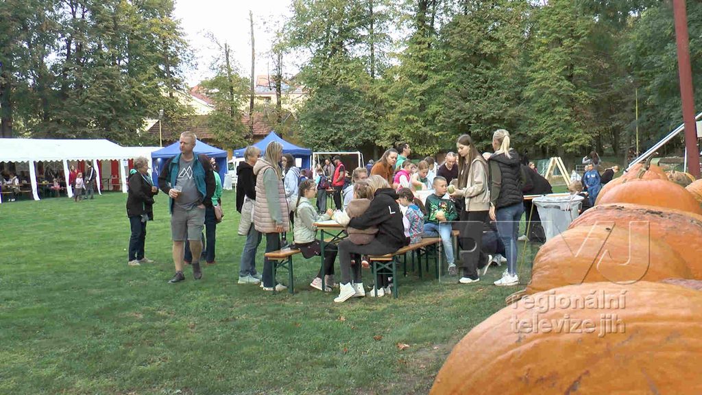 Dýně, soutěže a táborák. Velké Bílovice si užily podzimní radovánky, foto 09