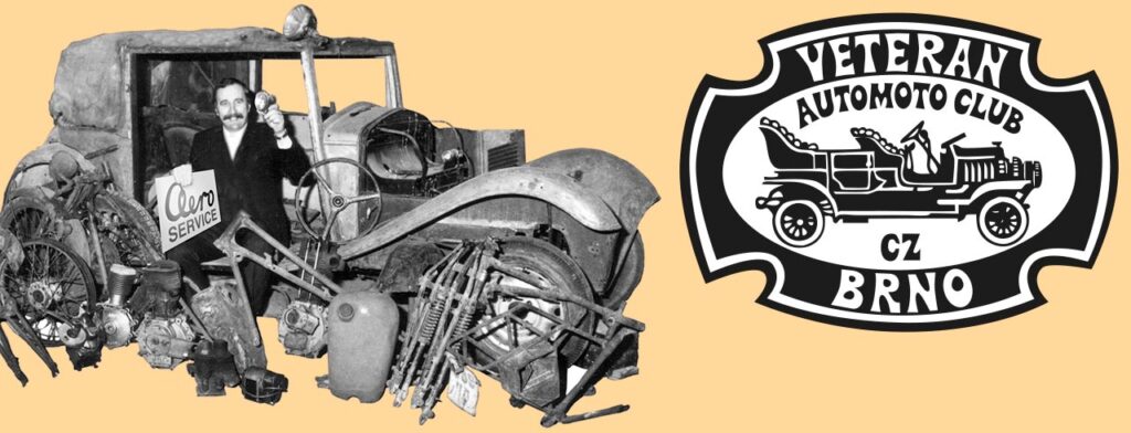 Historický veterán vystavený na motoristické přehlídce