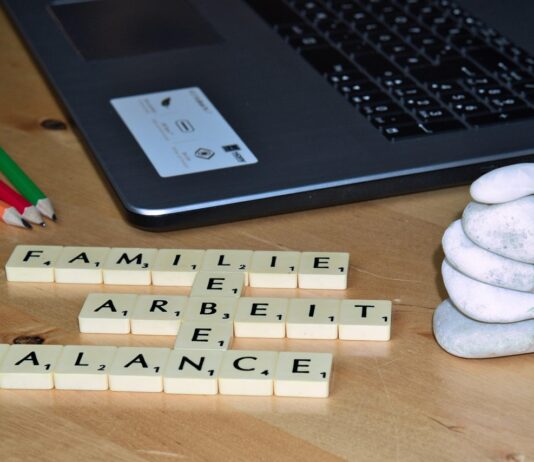 rovnováhy v pracovním životě, práce, práce a rodina, kompenzace, počítač, technika, kancelář, zápisník, internet, podnikání, číst, work-life balance, domácí úkol, práce z domova, t