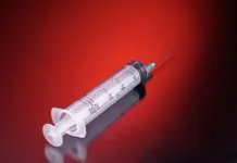 Zájem o preventivní zmrazení vajíček v Česku prudce roste, lékaři připomínají vliv biologických hodin Ilustrační snímek laboratorního vybavení pro asistovanou reprodukci