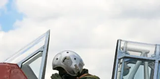 Model historického dopravního letadla v muzejní expozici
