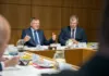 Hospodaření s veřejnými prostředky je neudržitelné, varoval prezident NKÚ Miloslav Kala Ilustrační snímek kalkulačky a dokumentů symbolizujících kontrolu veřejných financí